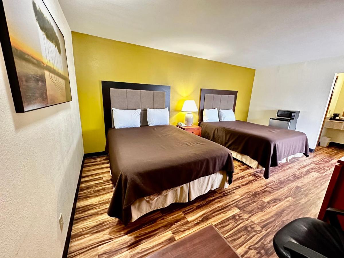 Regency Inn Iola Exterior photo