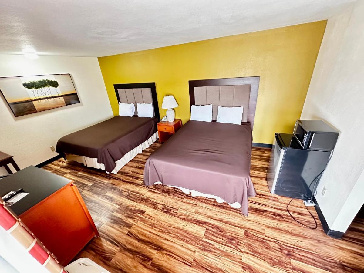 Regency Inn Iola Exterior photo